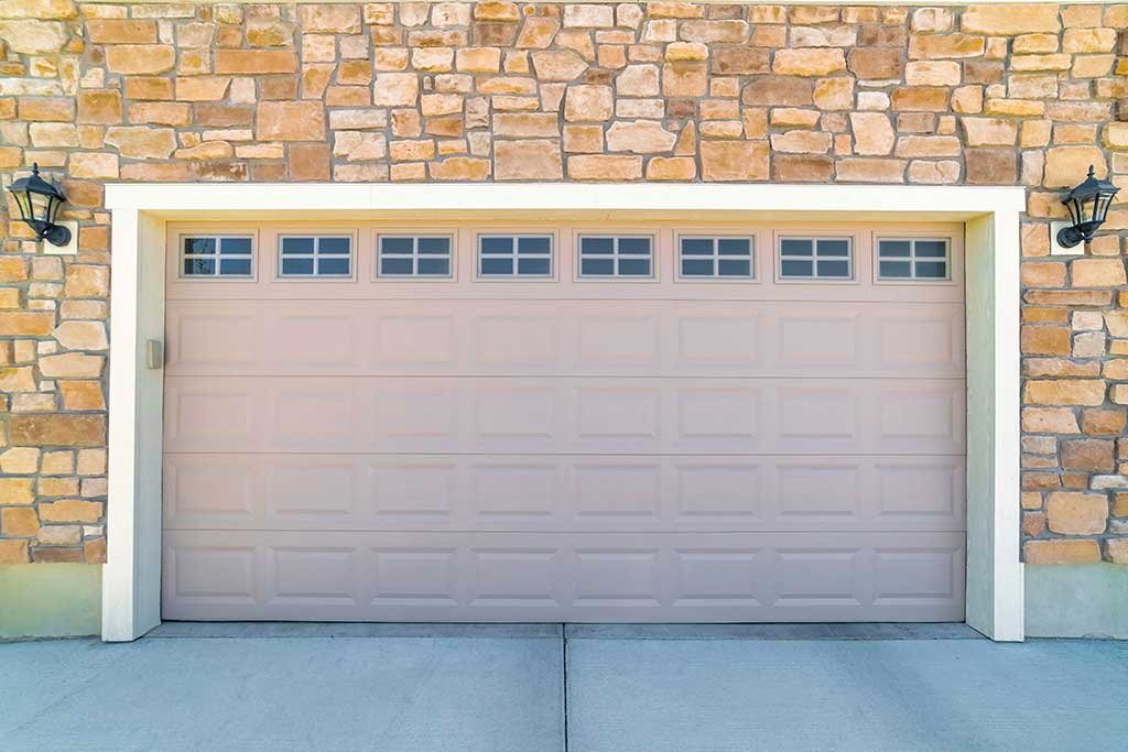 When To Call For Professional Garage Door Repair Services