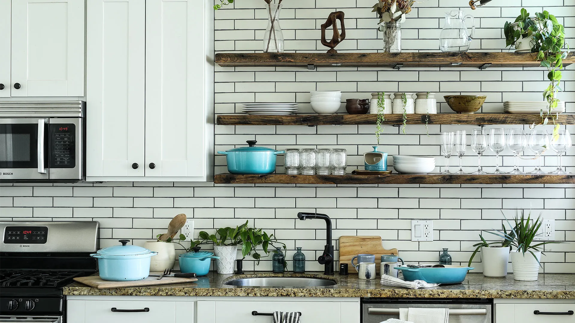 How To Accessorize Kitchen Counter